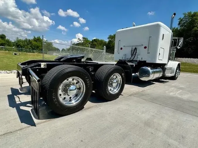 2023 Peterbilt 389