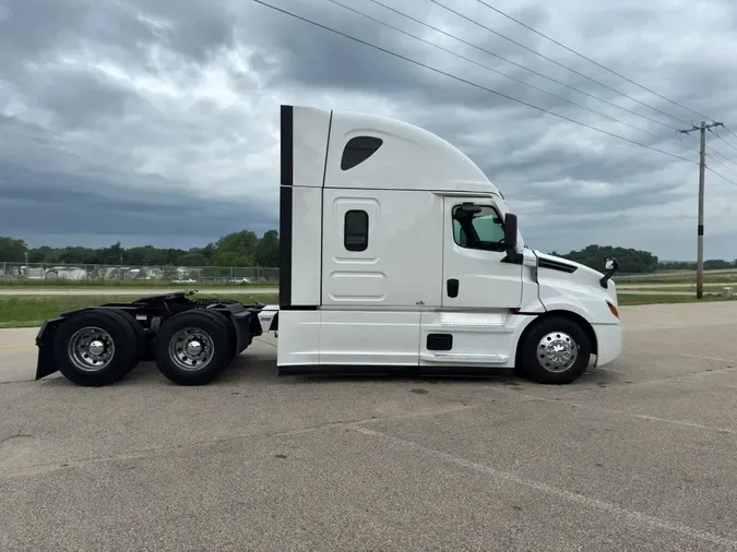 2022 FREIGHTLINER Cascadia 126cc1d9ac63e5ba3ec444eb0eb530ef518