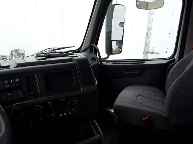 2019 VOLVO VNL64T-300