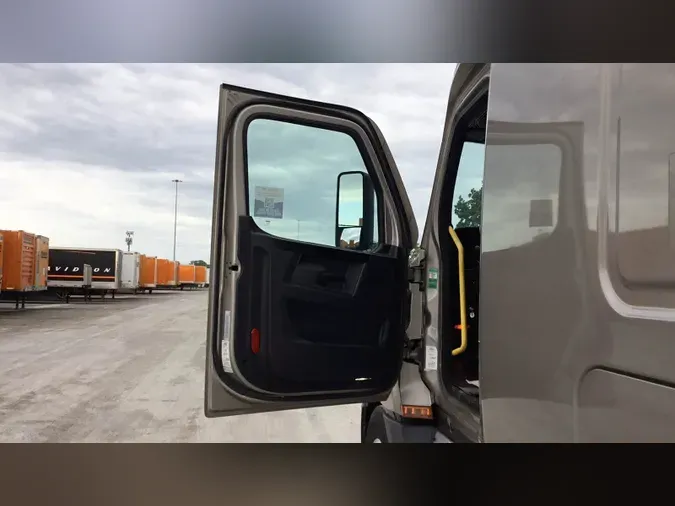 2025 Freightliner Cascadia 126cc2520abbd6d7db2f4dc311e5fc125df