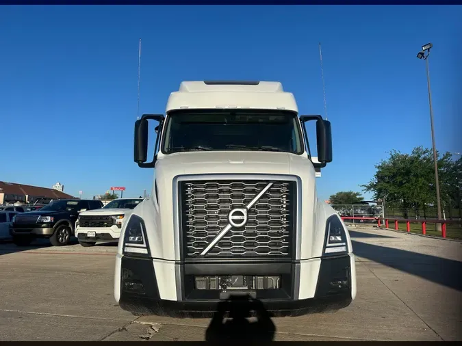 2025 VOLVO VNL64T860