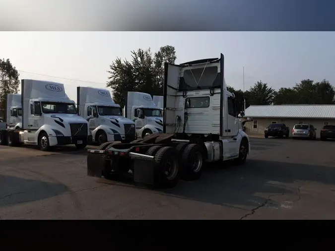 2018 Volvo VNL300cc295489bed08bd91b237e4f04e8313e