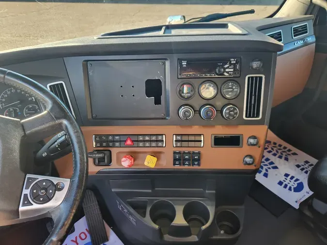 2019 FREIGHTLINER Cascadia 126