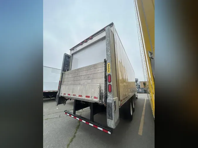 2018 FREIGHTLINER/MERCEDES M2 106