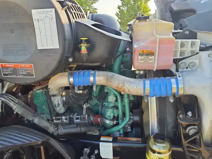2020 VOLVO VNR62T640