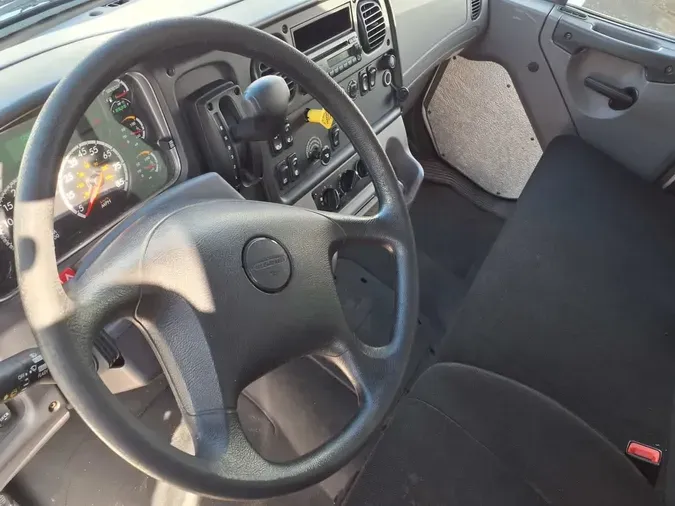 2016 FREIGHTLINER M2 106