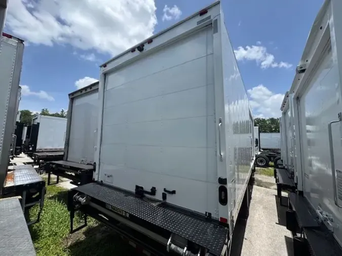 2018 FREIGHTLINER M2 106