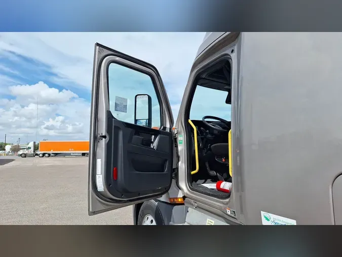 2023 Freightliner Cascadia 126