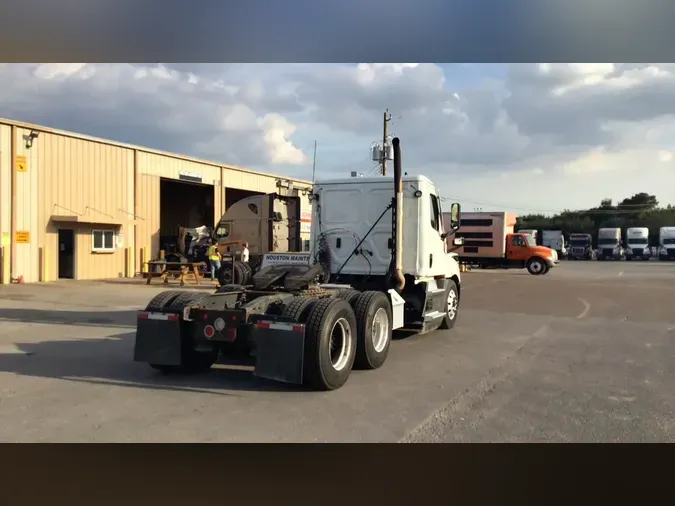 2021 Freightliner Cascadia 126