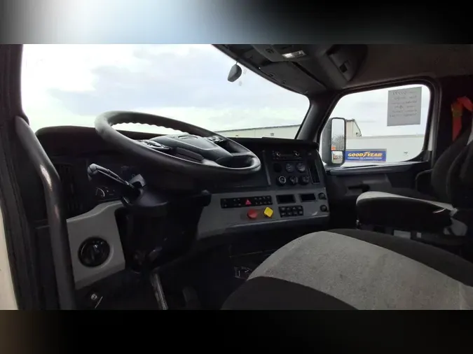 2020 Freightliner Cascadia 126