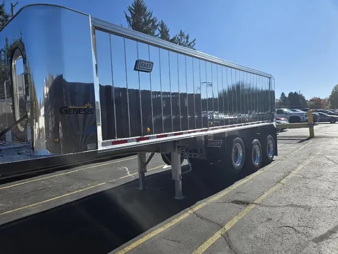 2026 EAST 28' TRIAXLE MATERIALcc41a33dad2ece97d3f668190622f8c8