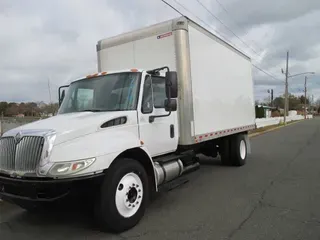2002 INTERNATIONAL 4300