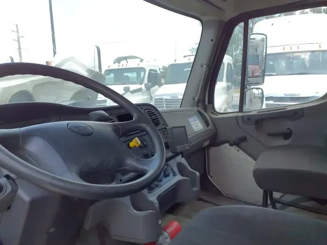 2018 FREIGHTLINER M2 106