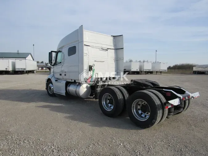 2025 VOLVO VNL740