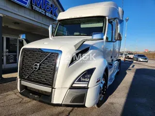 2020 VOLVO VNL64T760