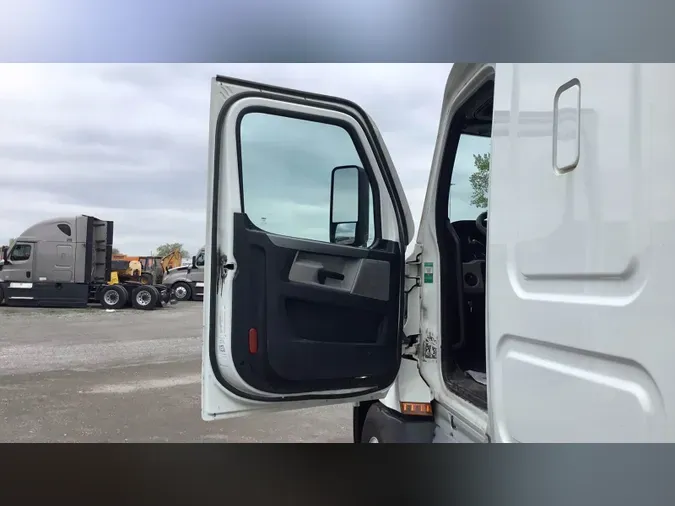 2021 Freightliner Cascadia 126