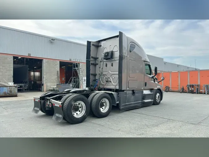 2022 Freightliner Cascadia 126