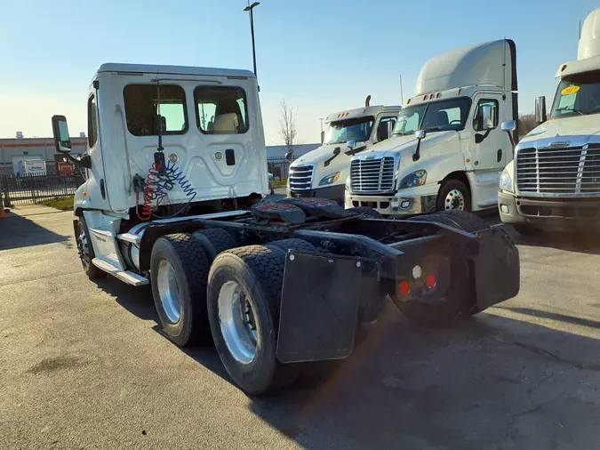 2016 FREIGHTLINER/MERCEDES CASCADIA 125