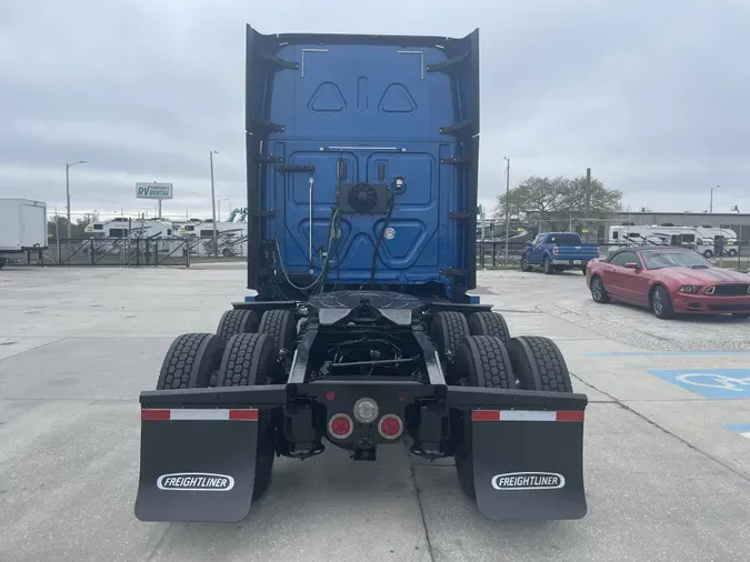 2020 Freightliner Cascadia 126