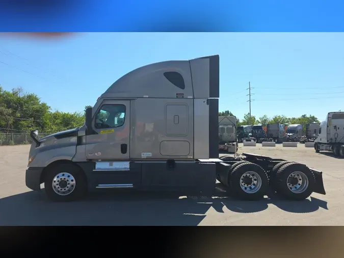 2025 Freightliner Cascadia 126
