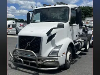 2019 VOLVO VNR64T 300