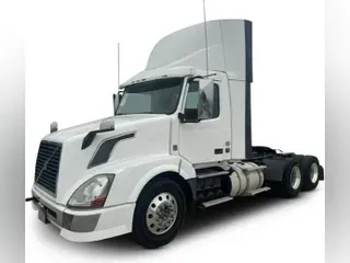 2015 Volvo VNL64T300