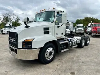 2022 MACK AN64T