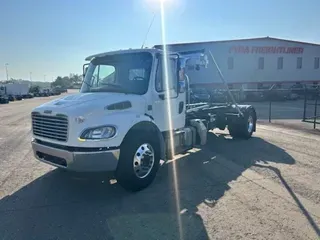 2015 Freightliner BUSINESS CLASS M2 106