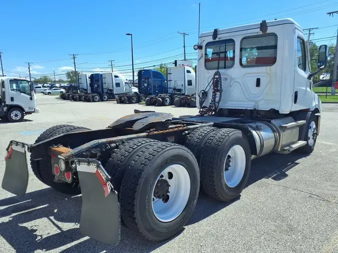 2021 FREIGHTLINER/MERCEDES CASCADIA PX11664ST