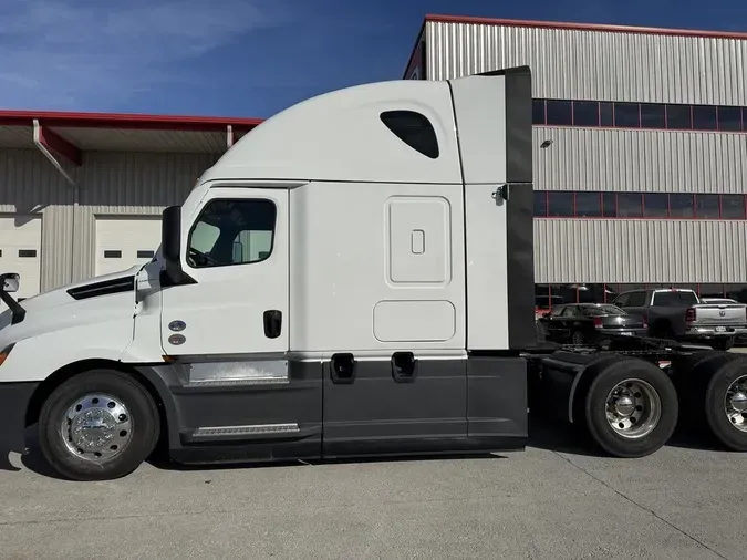 2025 Freightliner Cascadia 126