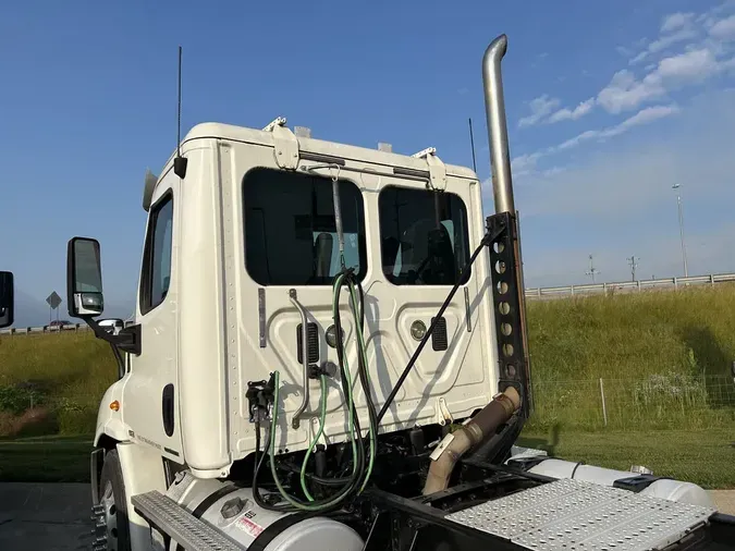 2011 Freightliner CASCADIA 113