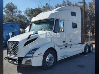 2024 VOLVO VNL64T760