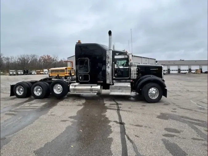 2024 Kenworth W900