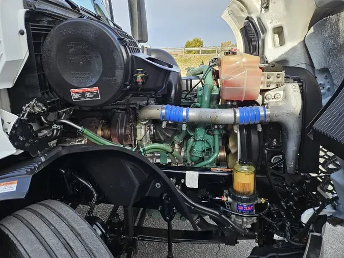 2022 VOLVO VNL64T740cc7ed040d657558a0ca653a584a66924