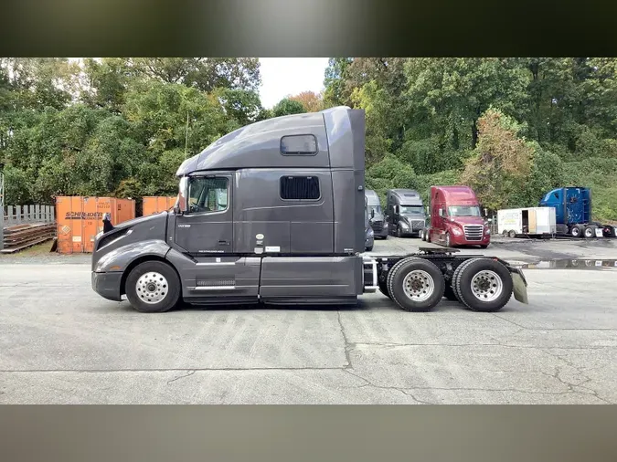 2022 Volvo VNL860
