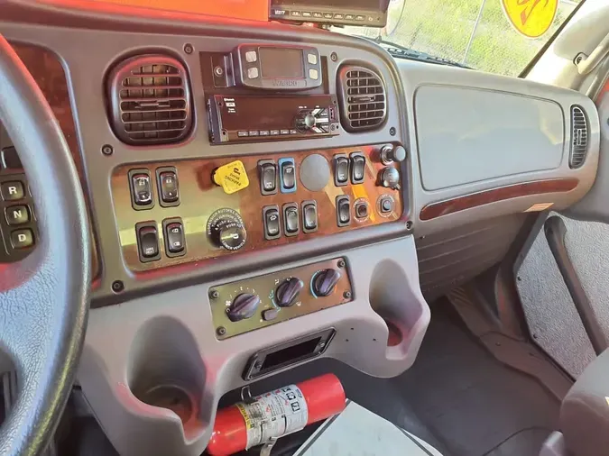 2021 FREIGHTLINER M2 106