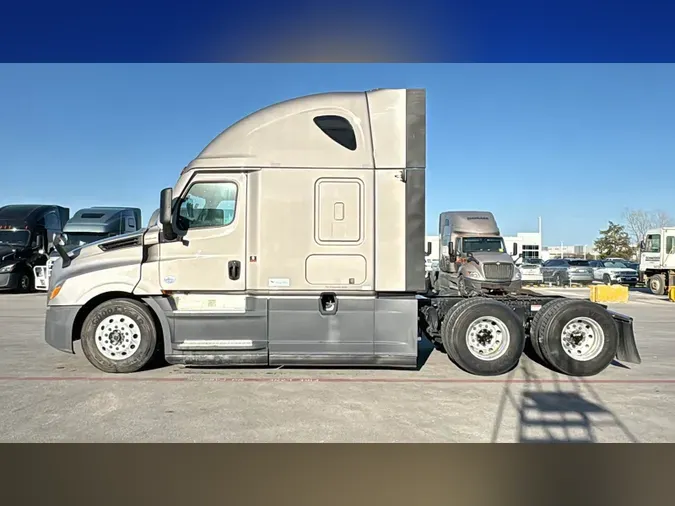 2024 Freightliner Cascadia 126cc8e2cf37ca1afc16bd10fe2735df645