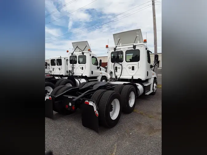 2016 FREIGHTLINER/MERCEDES CASCADIA 125