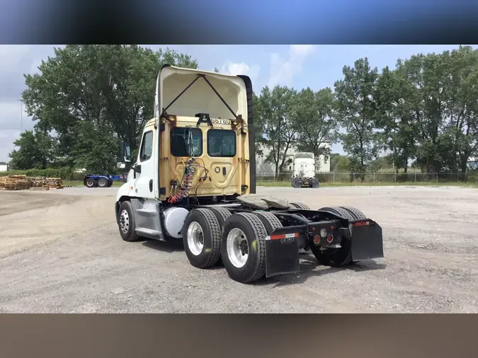 2019 Freightliner Cascadia 125cc932b962115d54d5f2f822034375618
