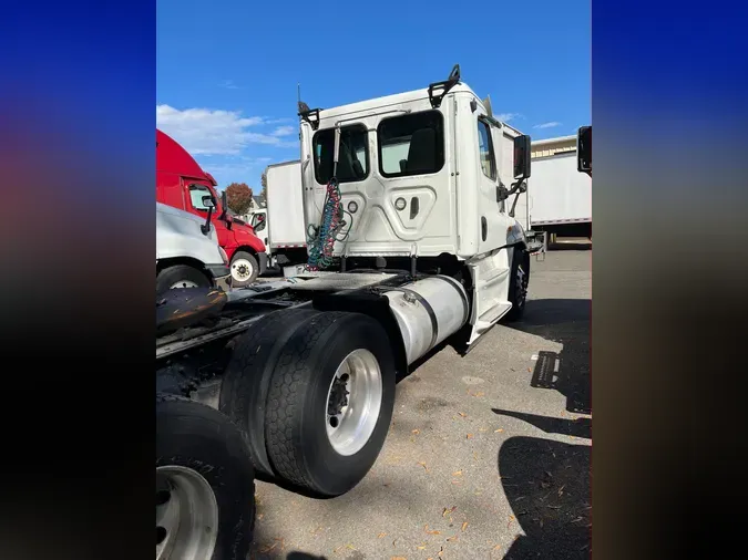 2019 FREIGHTLINER/MERCEDES CASCADIA 125