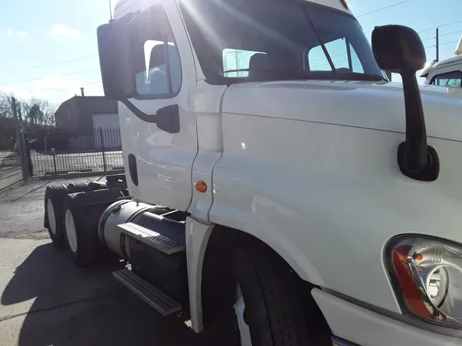 2016 FREIGHTLINER/MERCEDES CASCADIA 125