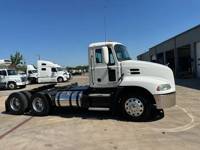 2018 MACK CXU613