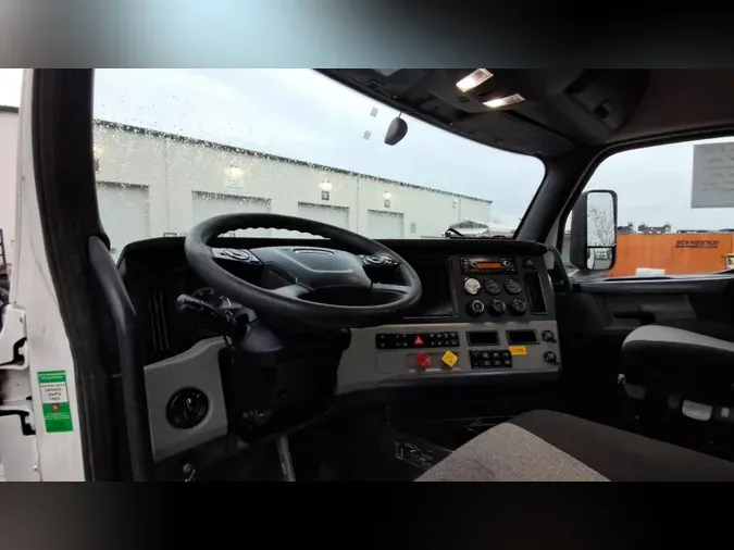 2020 Freightliner Cascadia 126