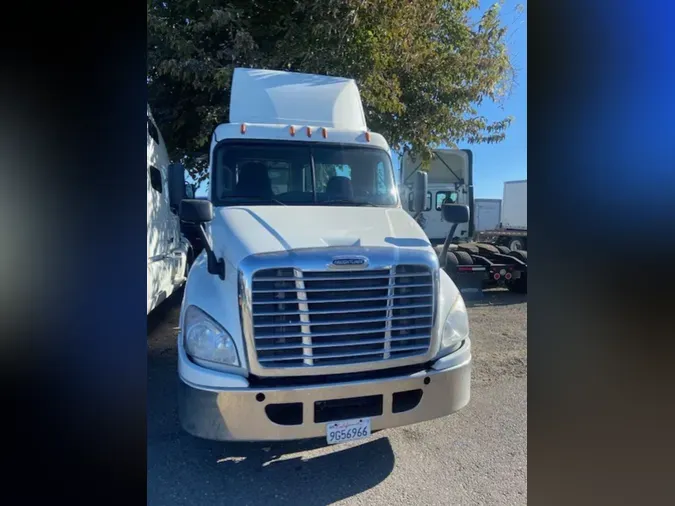 2016 FREIGHTLINER/MERCEDES CASCADIA 125cca34ea9f2083fc4aa86c339eb1c89e7