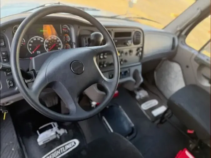 2020 FREIGHTLINER/MERCEDES M2 106