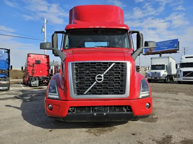 2020 VOLVO VNR64T300