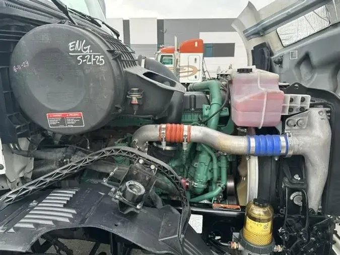 2017 Volvo VNL300cca68accb1a85478ac1b5c654a82f96b