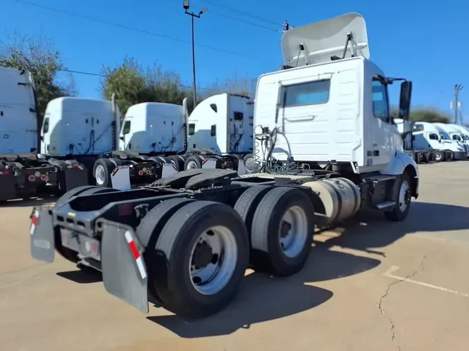 2019 VOLVO VNL64T-300