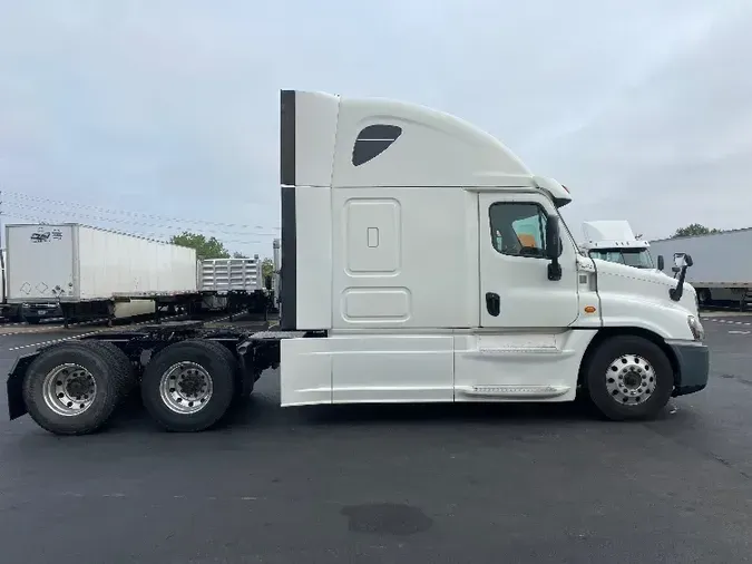 2016 FREIGHTLINER X12564ST