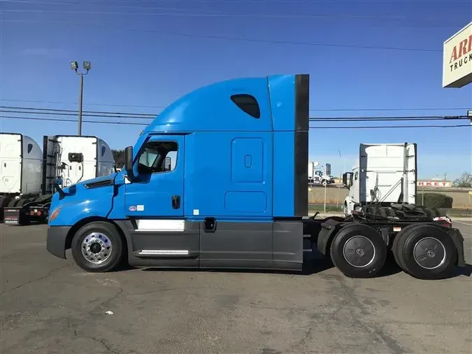 2021 FREIGHTLINER CA126